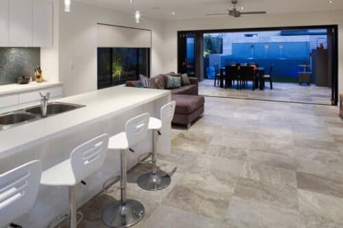 Treaptă Travertin Classic CC Chituit si Mat Bizotat 1L 110 x 33 x 2cm